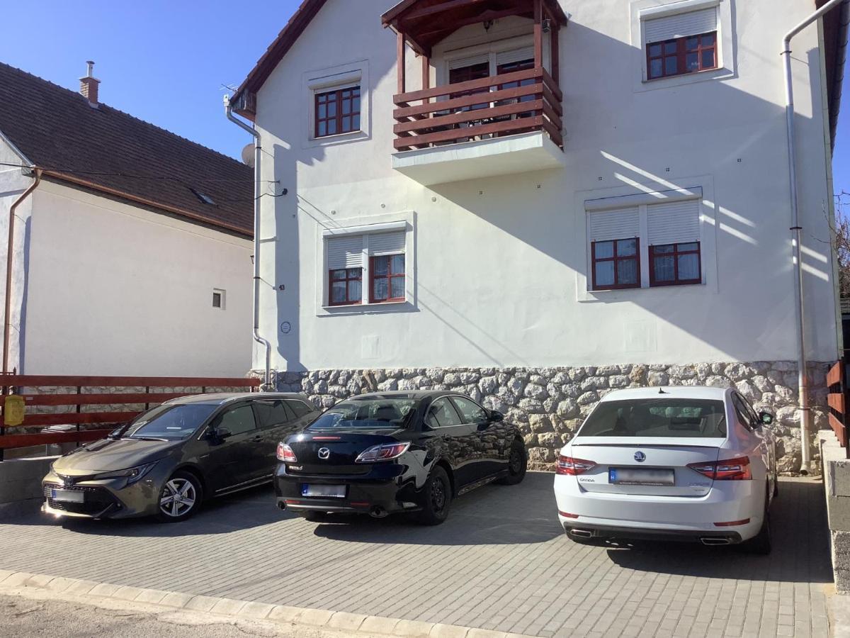 Ezüst Boróka Apartman Eger Exterior foto